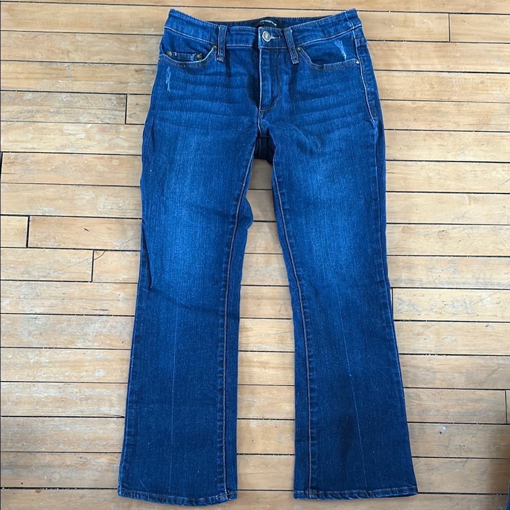 WhoWhatWear!
Only worn once
Mid rise, I between a boot and straight.
Short